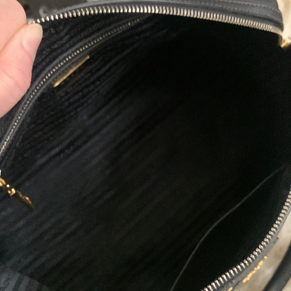 - PRADA leather - Picture 5 of 16